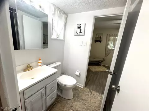 Bath - 720 Hemlock Dr, Euclid, OH 44132 photo 1 of 3
