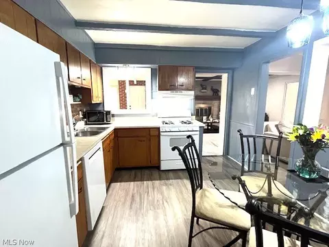 Kitchen - 720 Hemlock Dr, Euclid, OH 44132 photo 1 of 2