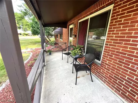 Exterior - 720 Hemlock Dr, Euclid, OH 44132 photo 4 of 5