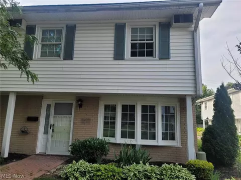 13 Meadowlawn Dr #5, Mentor, OH 44060