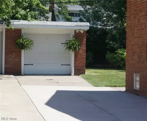 Exterior - 331 E 250th St, Euclid, OH 44132 photo 8 of 9