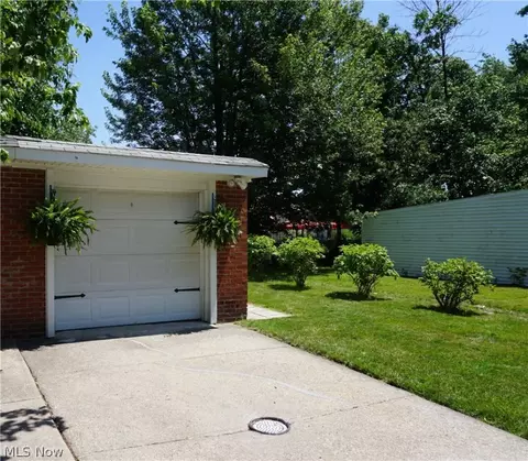 Exterior - 331 E 250th St, Euclid, OH 44132 photo 9 of 9