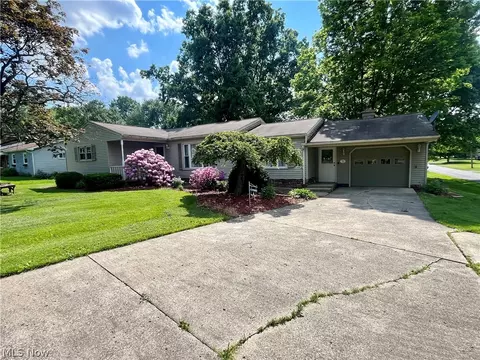 1497 Eastview Dr, Salem, OH 44460