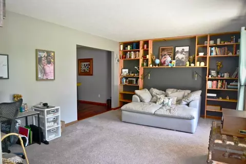 355 Bayberry Dr, Elyria, OH 44035 photo 3