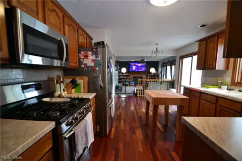 355 Bayberry Dr, Elyria, OH 44035 photo 8