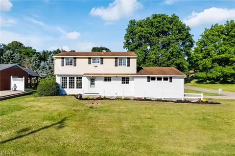 1332 Perry Dr NW, Canton, OH 44708