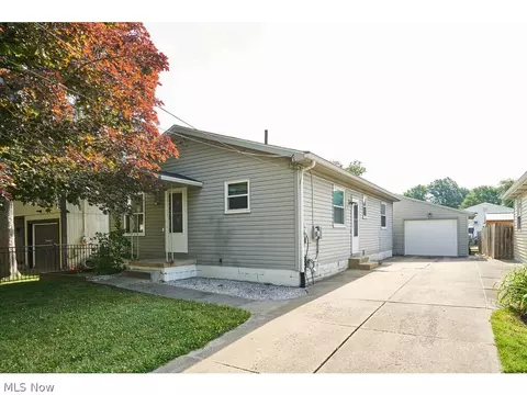315 Dunn St, Barberton, OH 44203