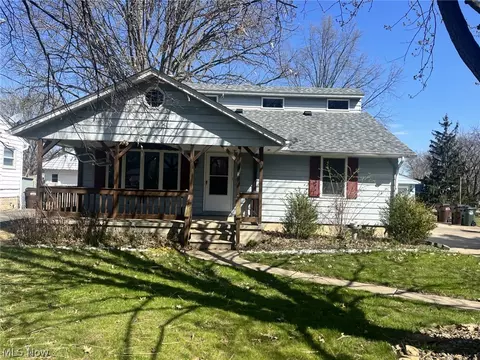 565 E 46th St, Lorain, OH 44052