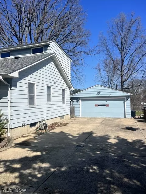565 E 46th St, Lorain, OH 44052 photo 6