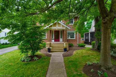3024 E Overlook Rd, Cleveland Heights, OH 44118