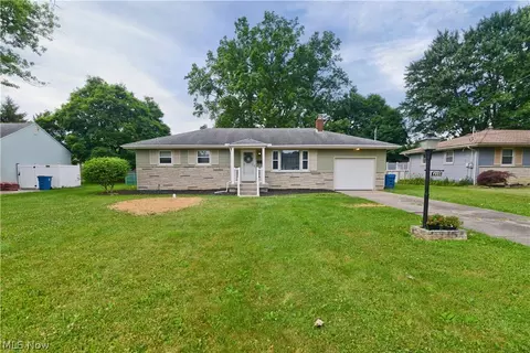 4221 Selkirk Ave, Youngstown, OH 44511
