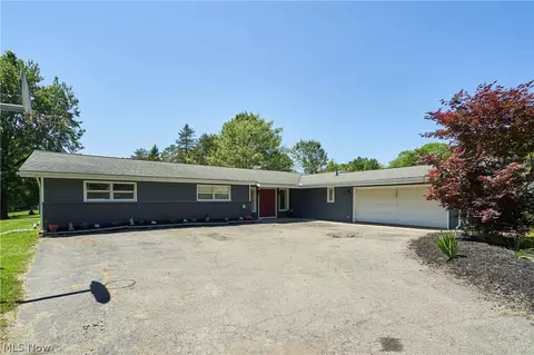 2824 Forest Ln, Willoughby Hills, OH 44094