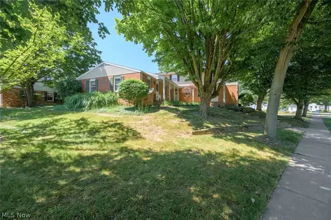 1376 Athena Dr, Kent, OH 44240