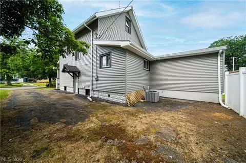 Exterior - 1821 E 47th St, Ashtabula, OH 44004 photo 5 of 9