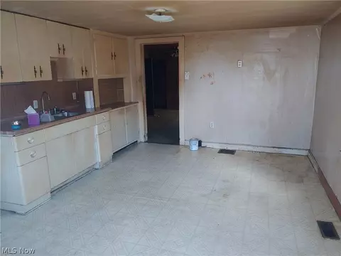 307 N 3rd St, Dennison, OH 44621 photo 6