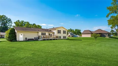 Exterior - 1384 Thomas Dr, Dresden, OH 43821 photo 4 of 8