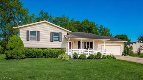 Exterior - 1384 Thomas Dr, Dresden, OH 43821 photo 2 of 8
