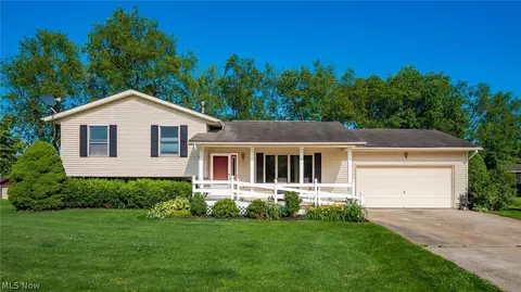 1384 Thomas Dr, Dresden, OH 43821