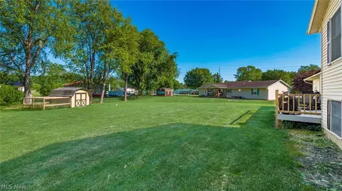 Exterior - 1384 Thomas Dr, Dresden, OH 43821 photo 6 of 8