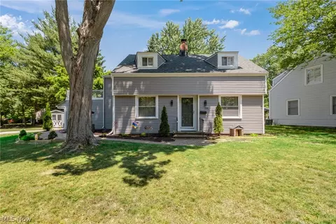25100 Edgemont Rd, Richmond Heights, OH 44143