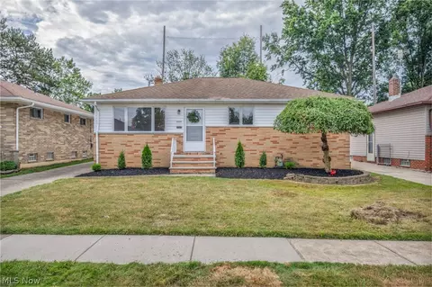 30880 Roosevelt Rd, Wickliffe, OH 44092