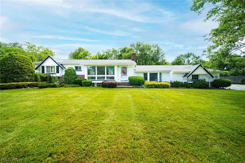 12823 Lynn Dr, Chesterland, OH 44026
