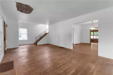 Living - 21 Baker St, Berea, OH 44017 photo 4 of 9