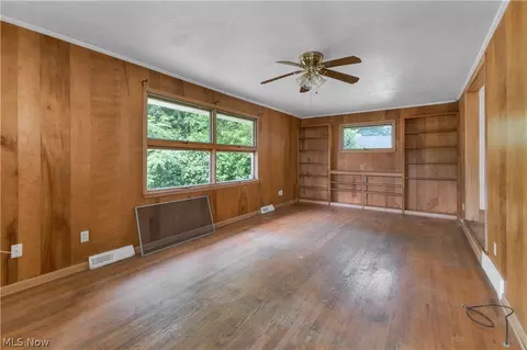 Living - 21 Baker St, Berea, OH 44017 photo 8 of 9