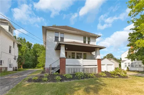 21 Baker St, Berea, OH 44017