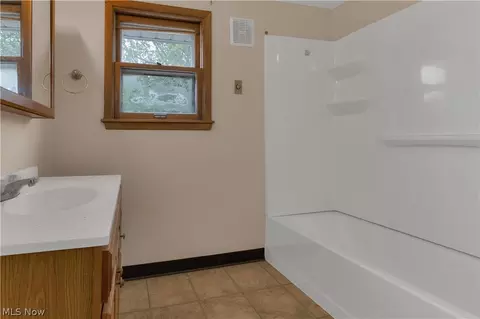 Bath - 21 Baker St, Berea, OH 44017 photo 2 of 3