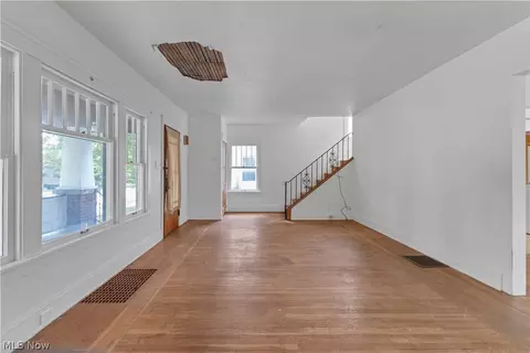 Living - 21 Baker St, Berea, OH 44017 photo 3 of 9
