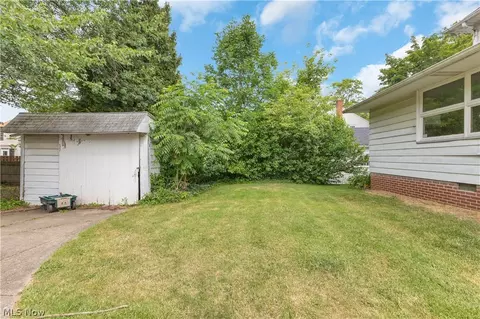 Exterior - 21 Baker St, Berea, OH 44017 photo 3 of 4