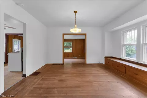 Living - 21 Baker St, Berea, OH 44017 photo 5 of 9