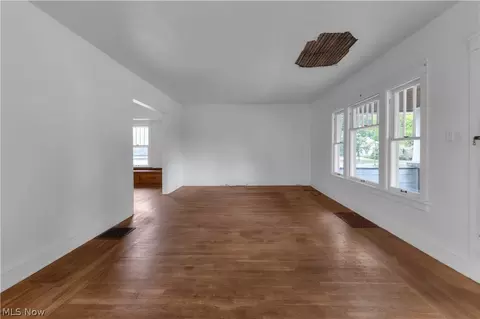 Living - 21 Baker St, Berea, OH 44017 photo 1 of 9