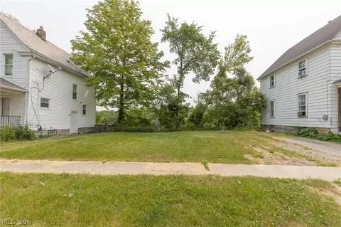 137 Mendel Ct, Elyria, OH 44035