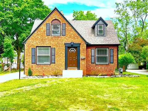 6895 Parma Park Blvd, Parma Heights, OH 44130