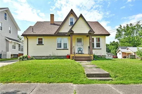 1032 Mckinley St NE, Warren, OH 44483