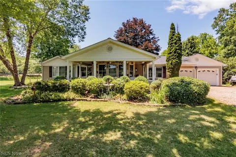 2486 S Hametown Rd, Norton, OH 44203