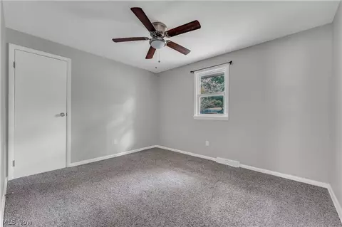 Bedroom - 8043 Munson Rd, Mentor, OH 44060 photo 5 of 6