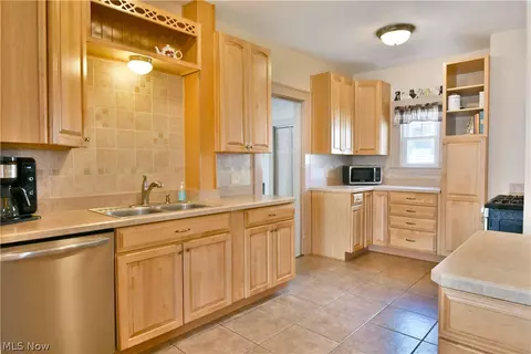Kitchen - 120 Brookfield Ave, Boardman, OH 44512 photo 1 of 4