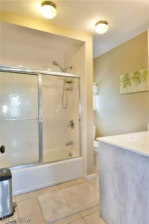 Bath - 120 Brookfield Ave, Boardman, OH 44512 photo 2 of 4