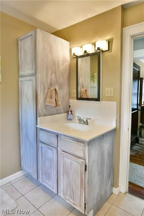 Bath - 120 Brookfield Ave, Boardman, OH 44512 photo 3 of 4