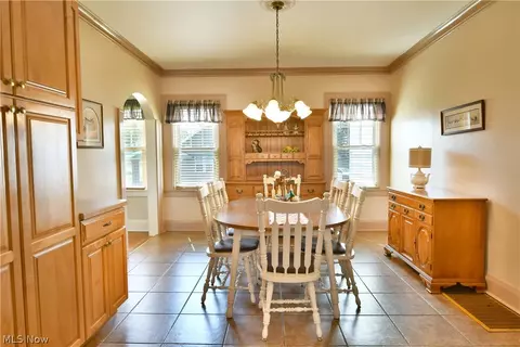 Dining - 120 Brookfield Ave, Boardman, OH 44512 photo 2 of 3
