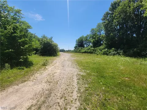 6825 N Ridge Rd, Madison, OH 44057