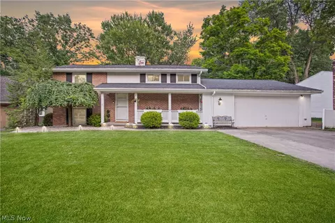 16 Squires Ct, Medina, OH 44256