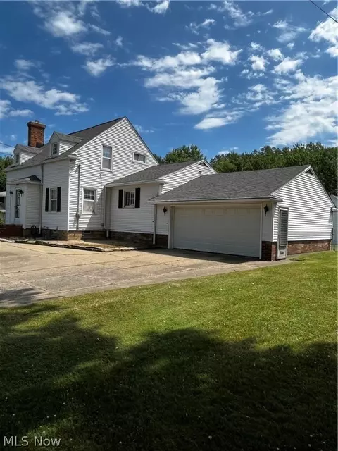881 E 250th St, Euclid, OH 44132 photo 3