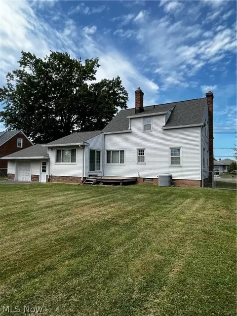 881 E 250th St, Euclid, OH 44132 photo 11