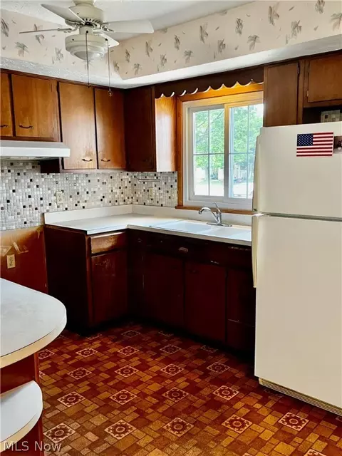 881 E 250th St, Euclid, OH 44132 photo 12