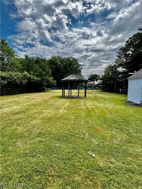 881 E 250th St, Euclid, OH 44132 photo 8