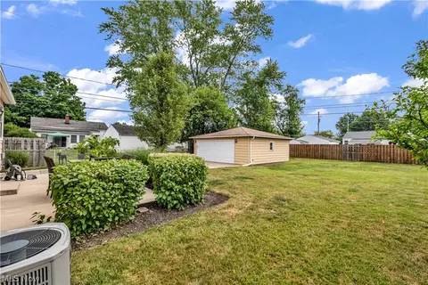 7555 Skylark Dr, Parma, OH 44130 photo 6